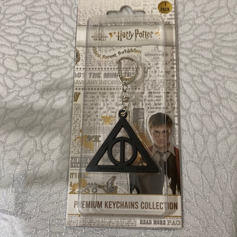 NWT Harry Potter Deathly Hallows keychain